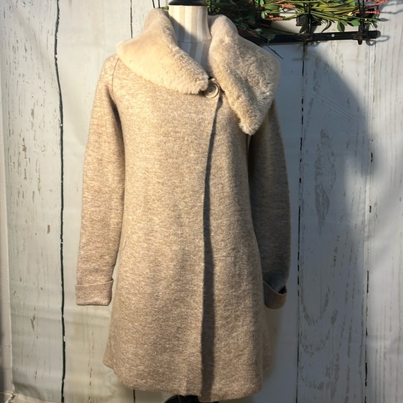 Cardigan - Picture 1 of 6